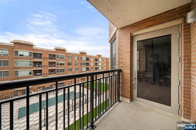 22 E Ave At Port Imperial Avenue 428, West New York, NJ 07093