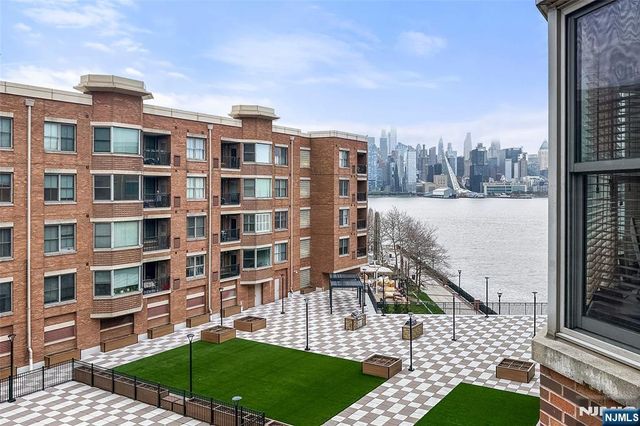 22 E Ave At Port Imperial Avenue 428, West New York, NJ 07093