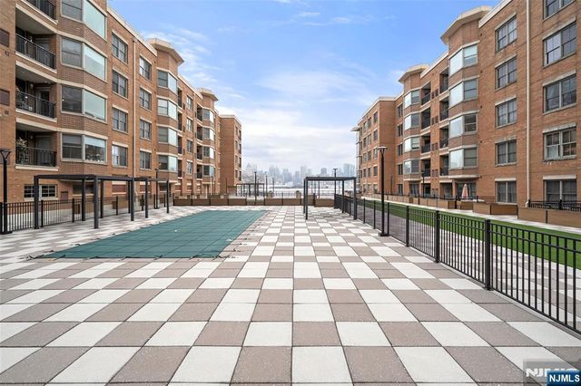 22 E Ave At Port Imperial Avenue 428, West New York, NJ 07093