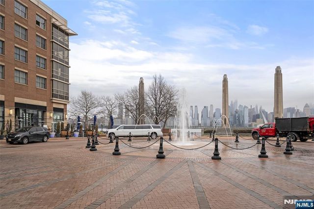 22 E Ave At Port Imperial Avenue 428, West New York, NJ 07093