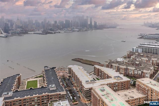 22 E Ave At Port Imperial Avenue 428, West New York, NJ 07093