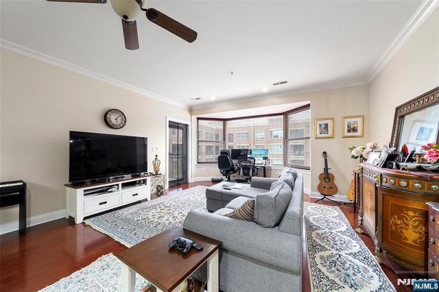 22 E Ave At Port Imperial Avenue 428, West New York, NJ 07093