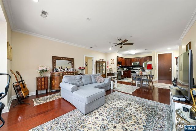 22 E Ave At Port Imperial Avenue 428, West New York, NJ 07093