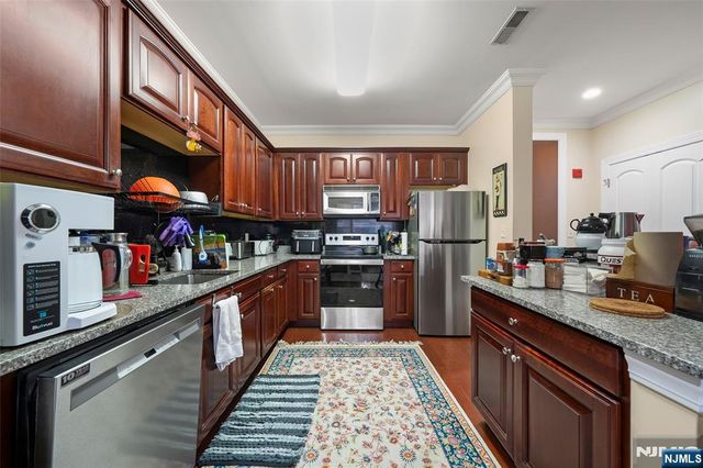 22 E Ave At Port Imperial Avenue 428, West New York, NJ 07093