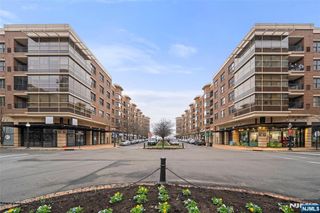 22 E Ave At Port Imperial Avenue 428, West New York, NJ 07093