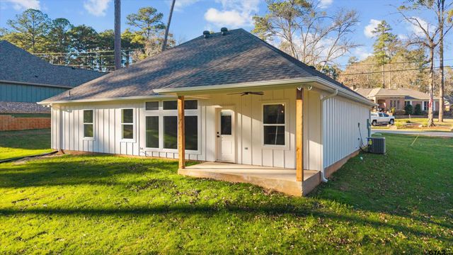 1610 Pineview Ln, Hideaway, TX 75771