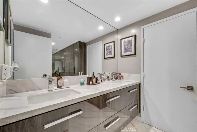 850 E Ocean Boulevard, Long Beach, CA 90802