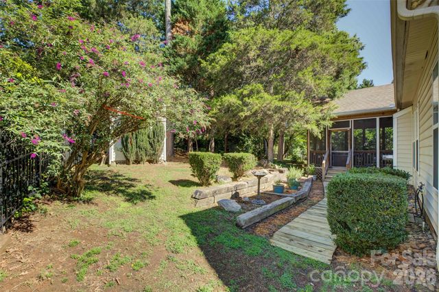 11611 Knightsdale Drive, Charlotte, NC 28277