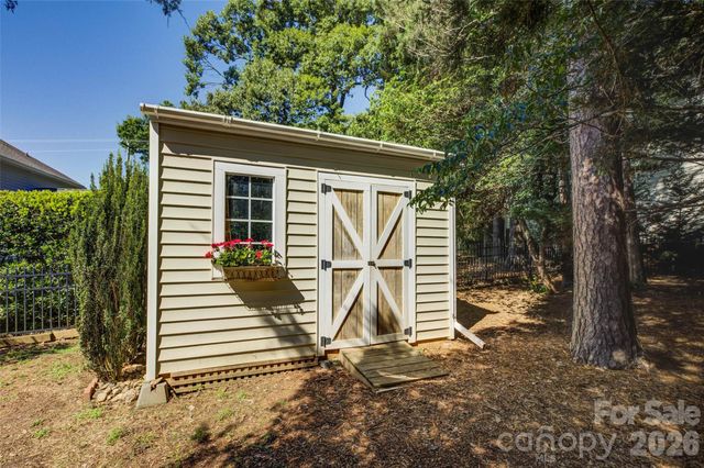11611 Knightsdale Drive, Charlotte, NC 28277