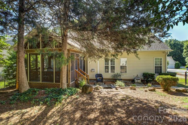11611 Knightsdale Drive, Charlotte, NC 28277