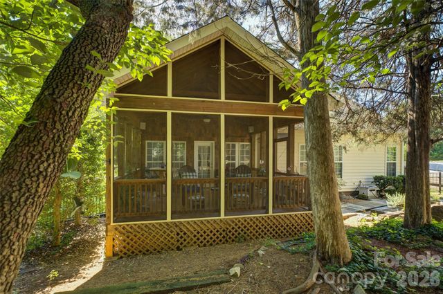 11611 Knightsdale Drive, Charlotte, NC 28277