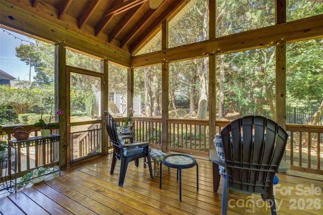 11611 Knightsdale Drive, Charlotte, NC 28277