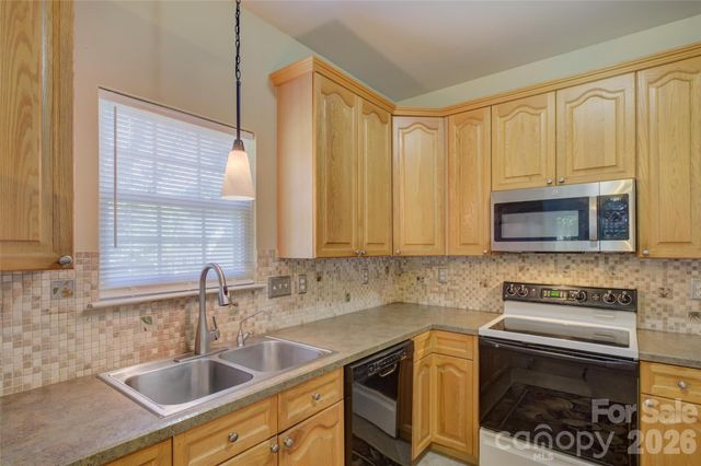 11611 Knightsdale Drive, Charlotte, NC 28277