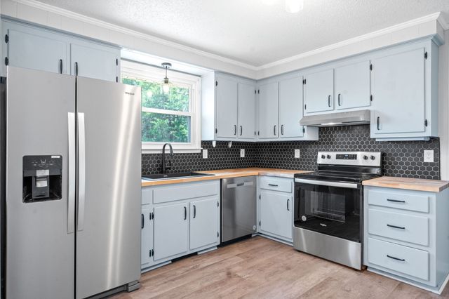 208 Aster Dr, Clarksville, TN 37042