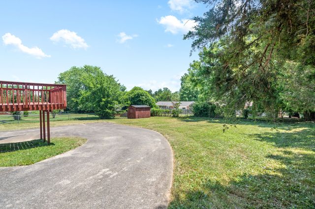 208 Aster Dr, Clarksville, TN 37042
