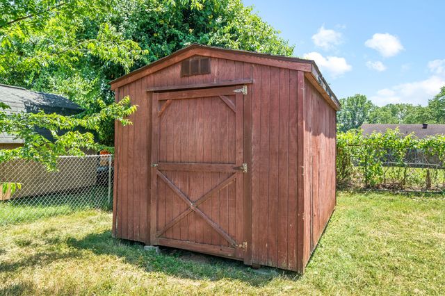 208 Aster Dr, Clarksville, TN 37042