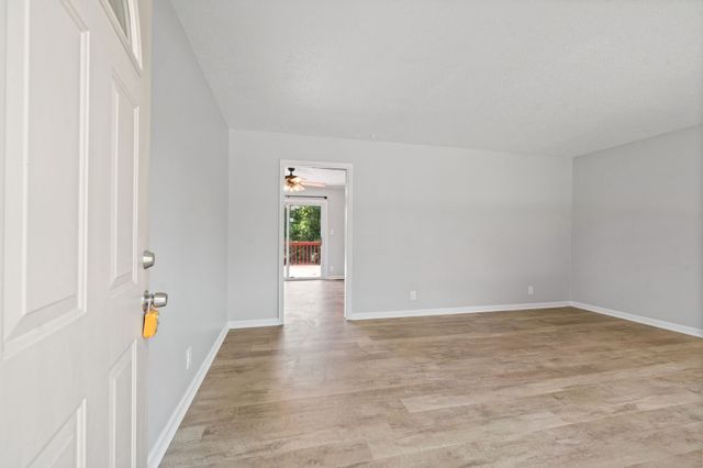 208 Aster Dr, Clarksville, TN 37042