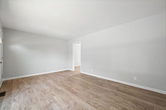 208 Aster Dr, Clarksville, TN 37042