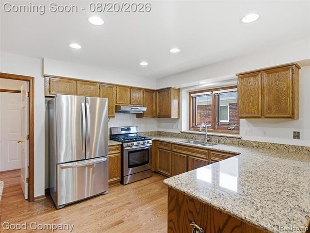 48582 Penrose Lane, Macomb, MI 48044
