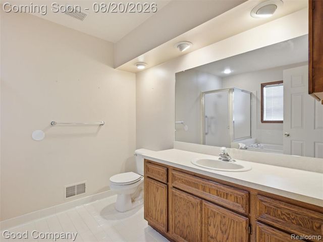 48582 Penrose Lane, Macomb, MI 48044