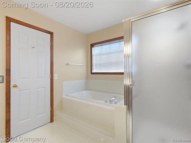 48582 Penrose Lane, Macomb, MI 48044