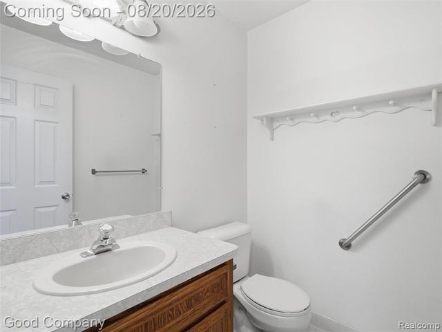 48582 Penrose Lane, Macomb, MI 48044