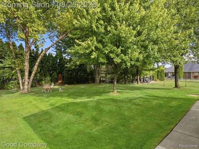 48582 Penrose Lane, Macomb, MI 48044