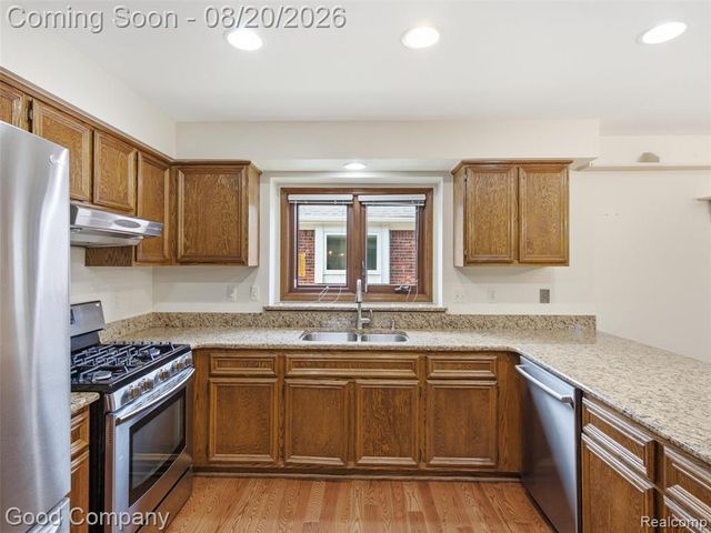 48582 Penrose Lane, Macomb, MI 48044