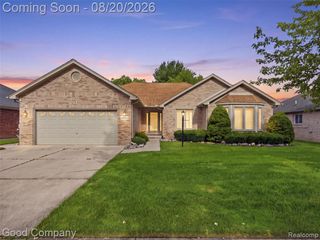 48582 Penrose Lane, Macomb, MI 48044