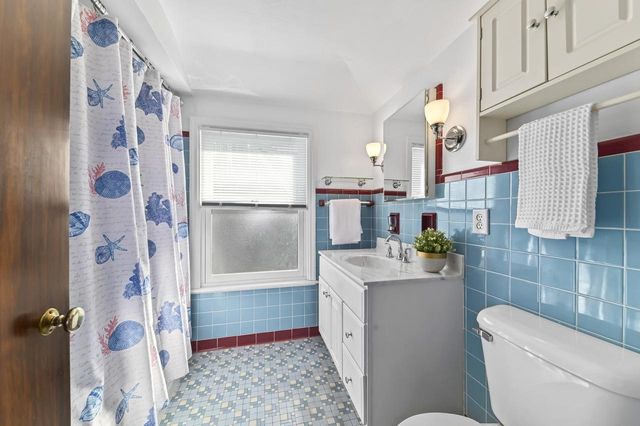 2551 N 81st STREET, Wauwatosa, WI 53213