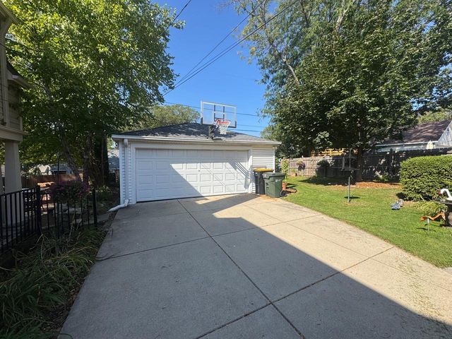 2551 N 81st STREET, Wauwatosa, WI 53213