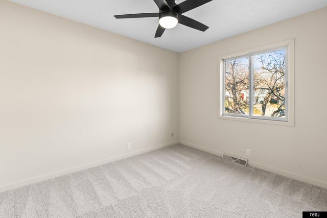 15229 Lincoln Circle, Omaha, NE 68154