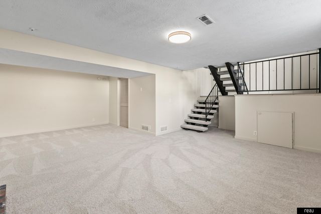 15229 Lincoln Circle, Omaha, NE 68154