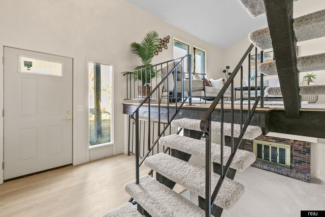 15229 Lincoln Circle, Omaha, NE 68154