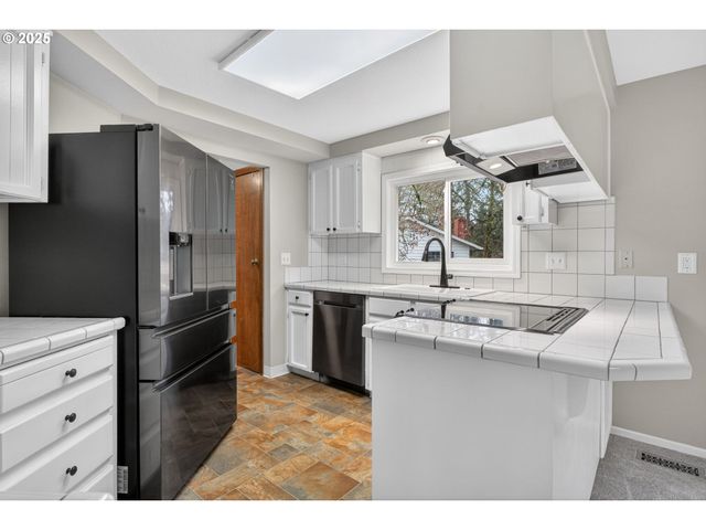 1944 Ne BROGDEN Ct, Hillsboro, OR 97124