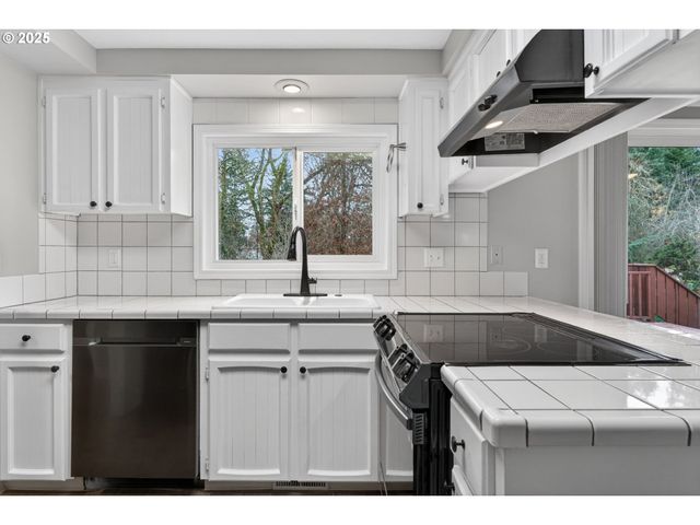 1944 Ne BROGDEN Ct, Hillsboro, OR 97124