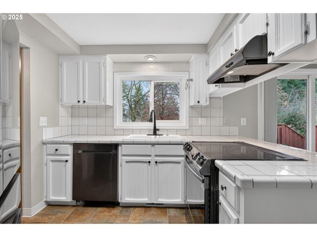 1944 Ne BROGDEN Ct, Hillsboro, OR 97124