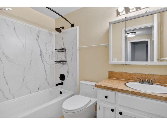 1944 Ne BROGDEN Ct, Hillsboro, OR 97124