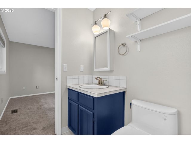 1944 Ne BROGDEN Ct, Hillsboro, OR 97124