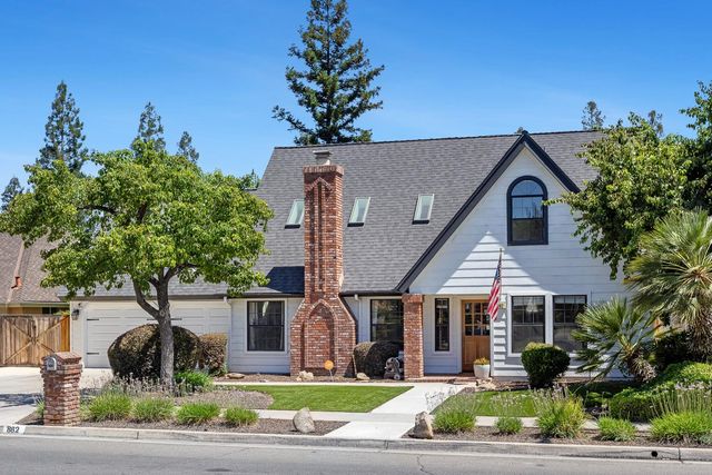 882 E Foxhill Drive, Fresno, CA 93720