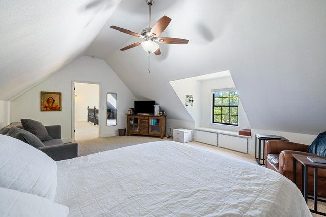 882 E Foxhill Drive, Fresno, CA 93720