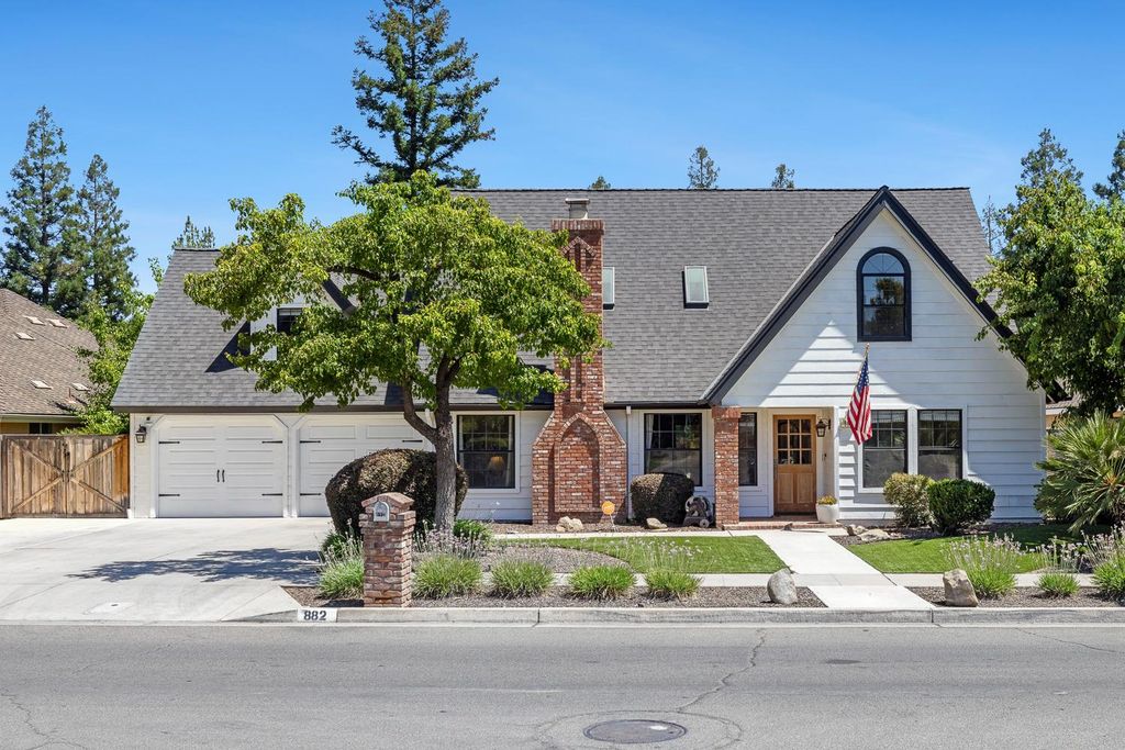 882 E Foxhill Drive, Fresno, CA 93720