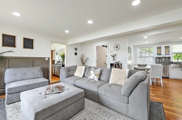 821 Post Road, Warwick, RI 02888