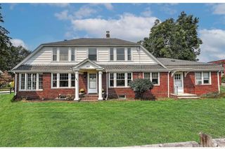 821 Post Road, Warwick, RI 02888