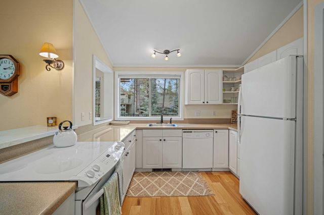 17839 Lava Butte Lane 6, Sunriver, OR 97707