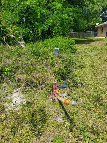 5749 Thunder Rd, Sebring, FL 33876