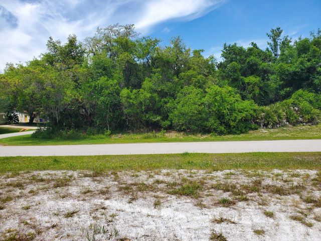 5749 Thunder Rd, Sebring, FL 33876