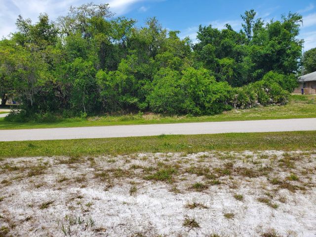 5749 Thunder Rd, Sebring, FL 33876