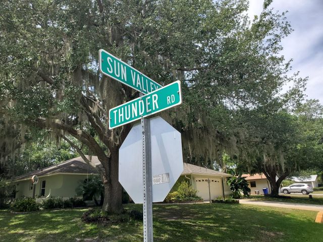 5749 Thunder Rd, Sebring, FL 33876