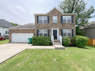 1564 Laurel Ledge Dr, La Vergne, TN 37086
